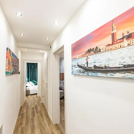 Isa Sweet * Venice